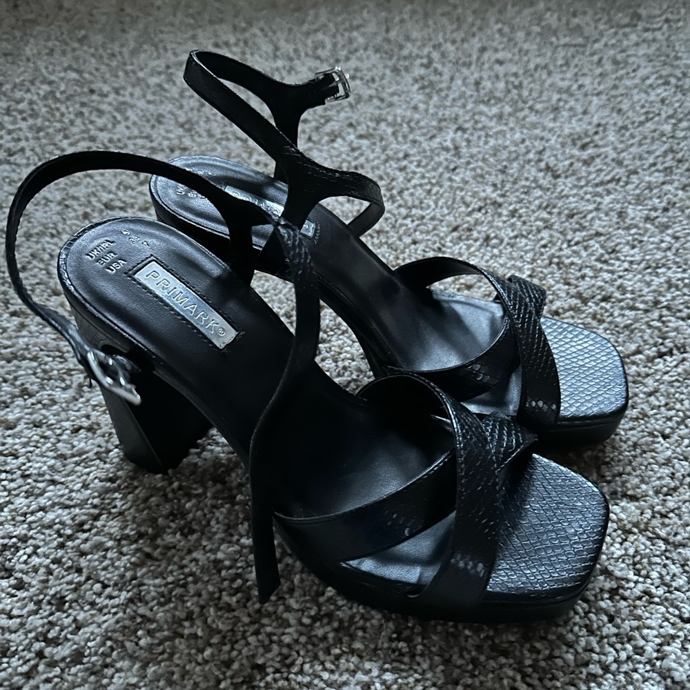 High heels black